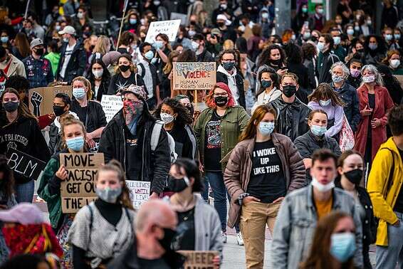מוחים נגד הגזענות, גם באירופה. הפגנה בהולנד // צילום: EPA